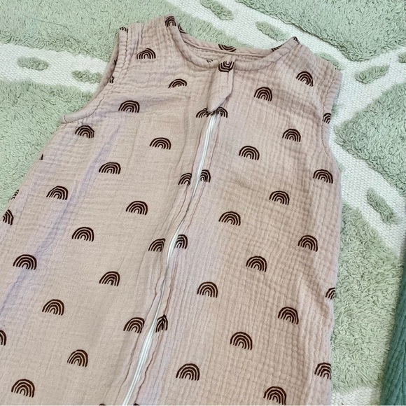 Bundle of Two Muslin Sleep Sacks - Beige Rainbow Print + Sage Green - 6-12 Month - Picture 2 of 4